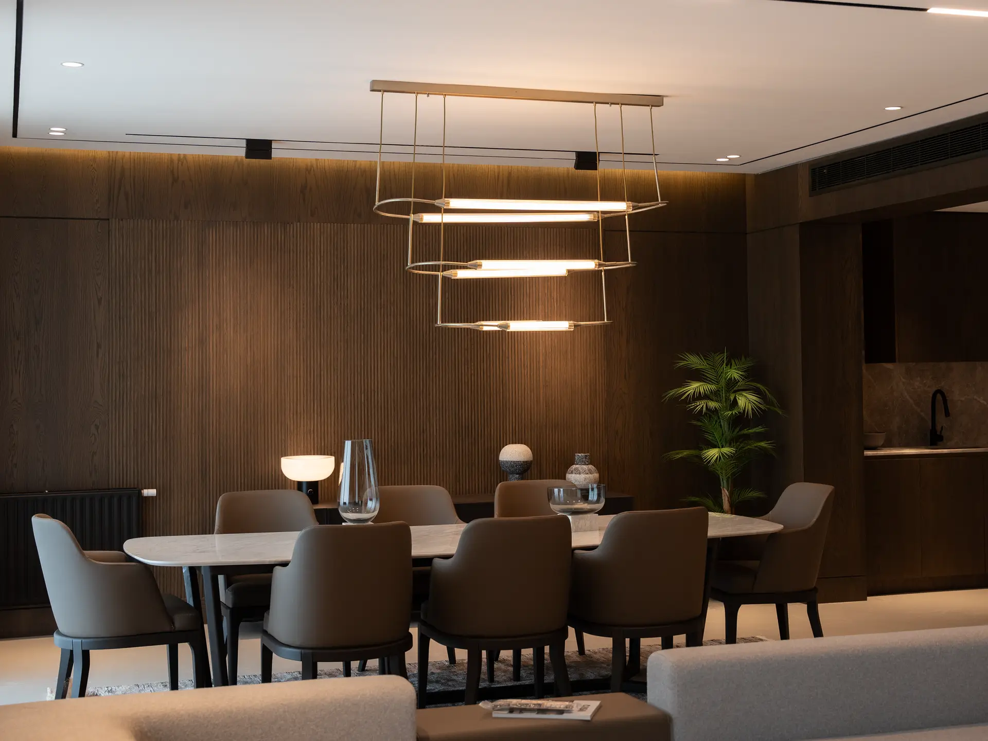 Holland Park dining area with cast bronze chandelier and smoked oak joinery