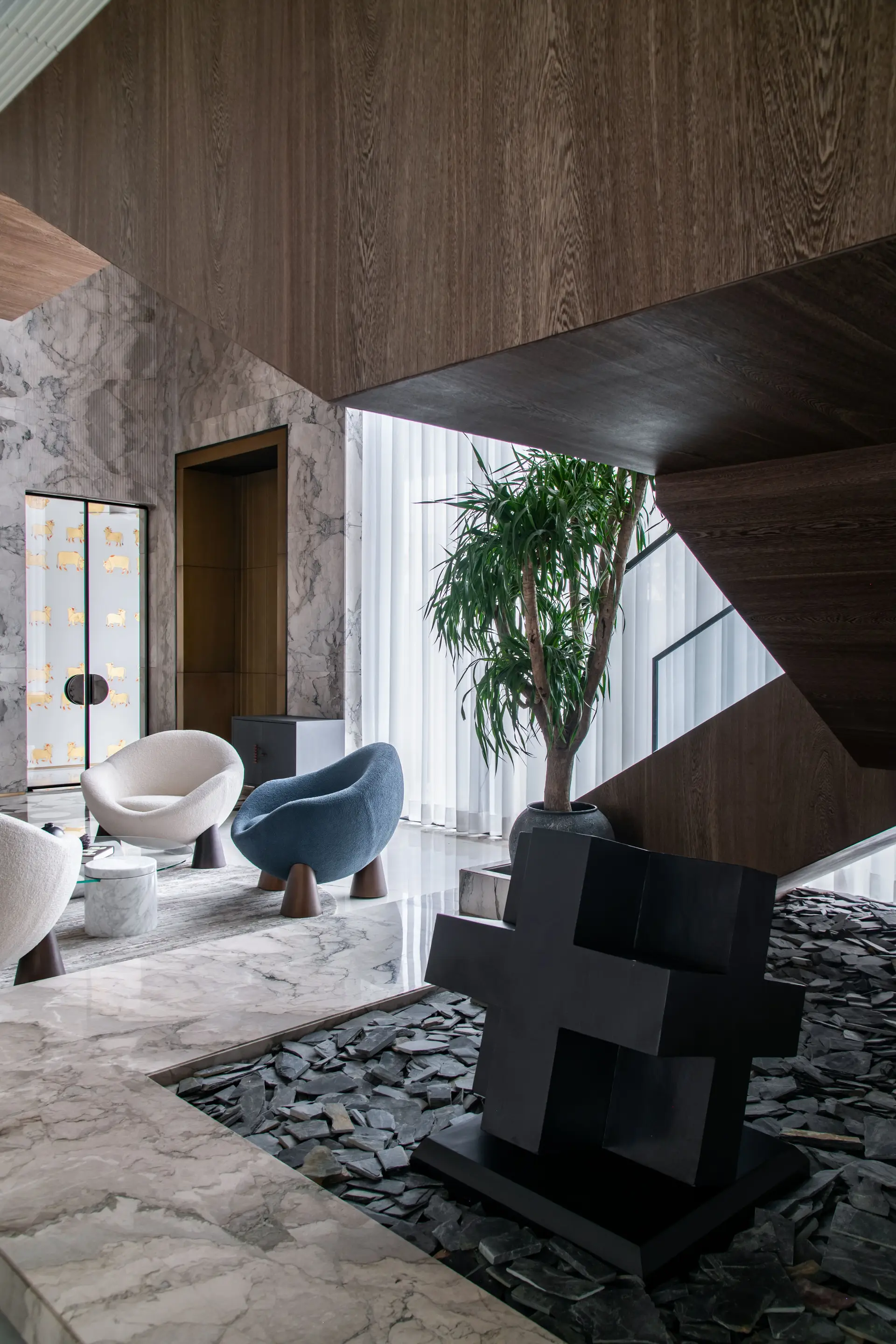 Cheyne Walk Kensington residence living salon with bespoke furniture