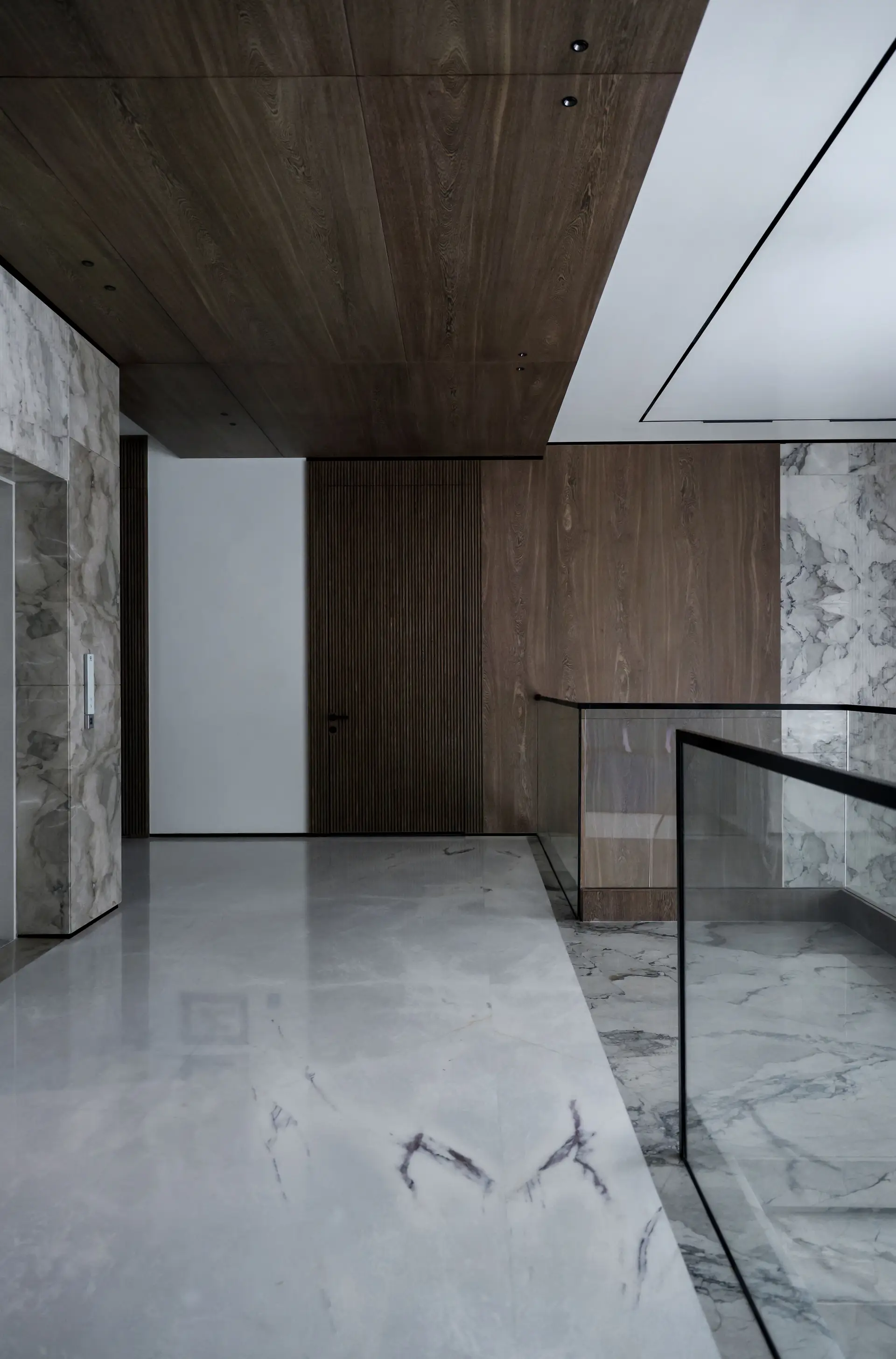 Notting Hill gallery apartment with tailored oak millwork